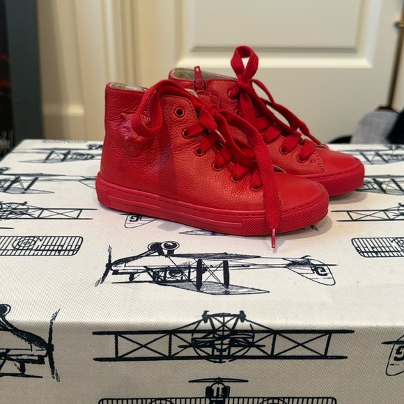 Gucci leather sneakers